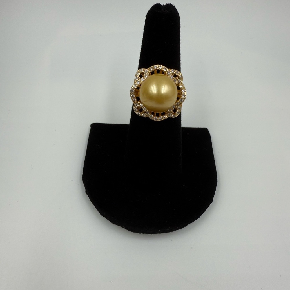 Elegant Gold Pearl Ring - Picture 2 of 4